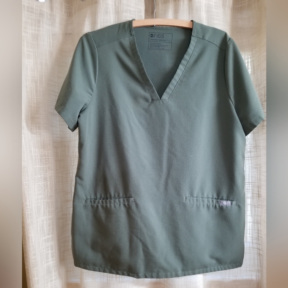 FiGS Army Green 3 Pocket Scrub Top - Picture 1 of 3